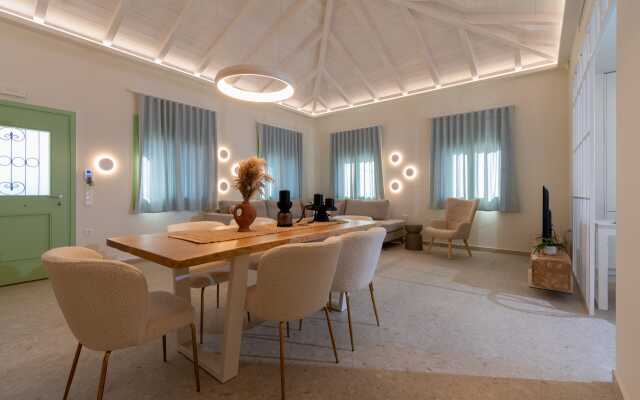 Pnoe Luxury Villa
