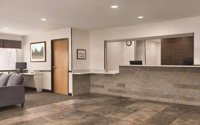 Holiday Inn Express Auburn - Touring Drive