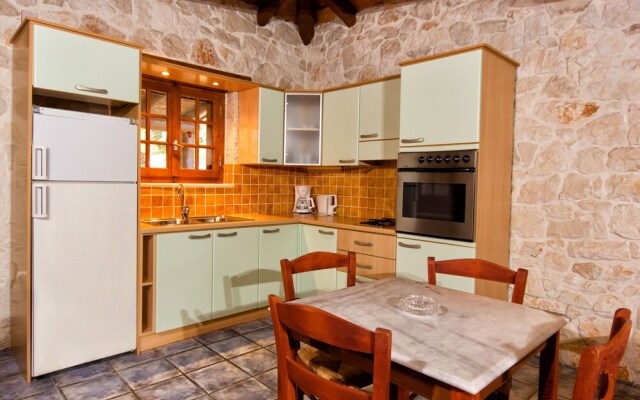 Liuba Houses