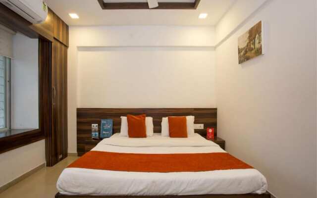 OYO 7673 The Ark Apartment Hotel