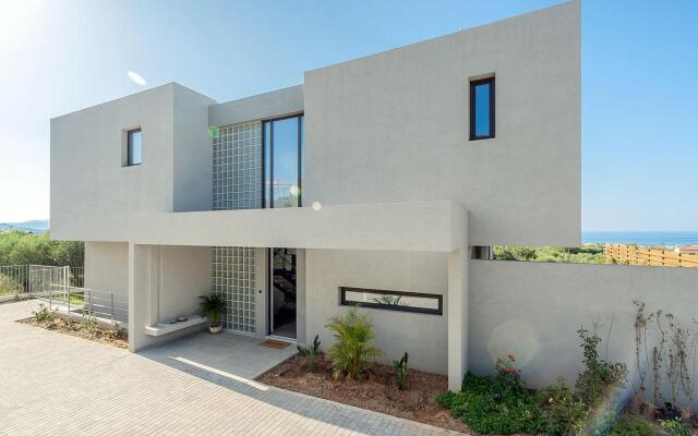 Sea View 4 Bedroom Villa With a Heated Pool
