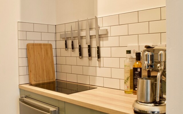 Modern New Town 1 Bedroom Apartment