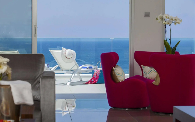 King Evelthon Beach  & Resort