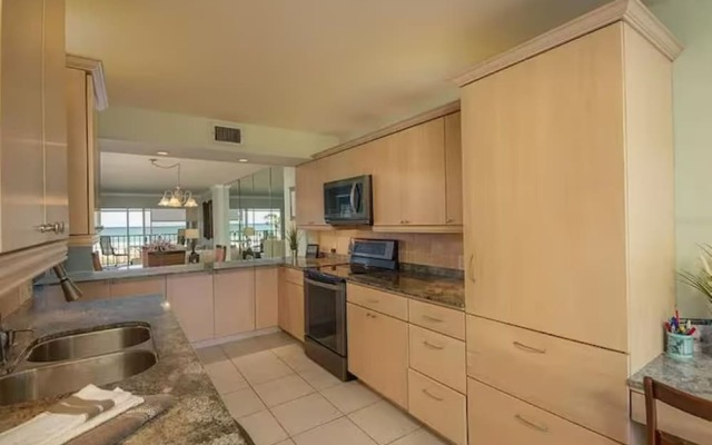 Siesta Beach Retreat Poolside 2BR Condo