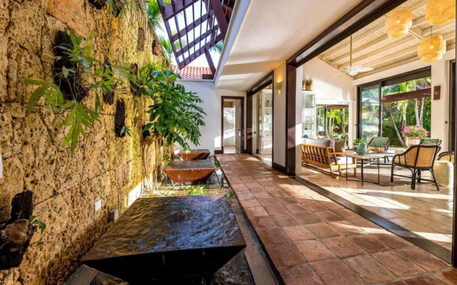 Sunny Vacation Villa 56