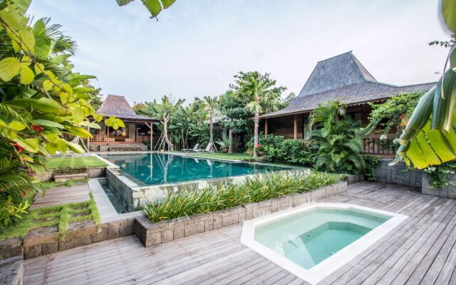 Marika Sawah Villas-4Bedroom Private Pool