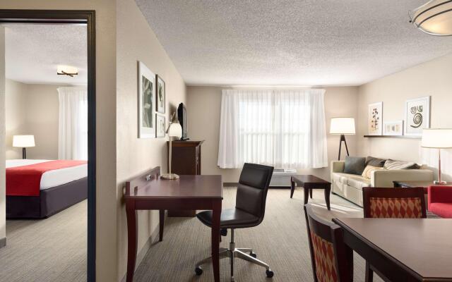 Country Inn & Suites by Radisson, Kansas City at Village West, KS