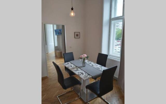 Lovely new 2 bedroom near hannovamarkt