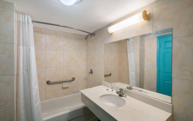 Econo Lodge College Park