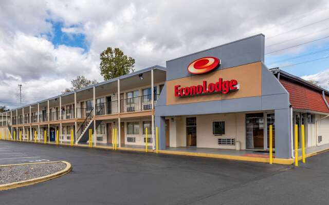 Econo Lodge North