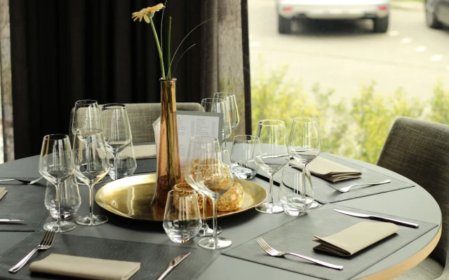 Mezzo Hotel & Business