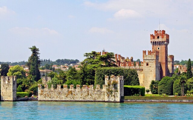 Snug Holiday Home in Lazise With Heating, Near Lake Garda