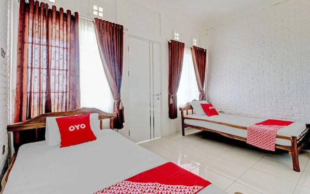 OYO 90617 Rumah Oma Opa