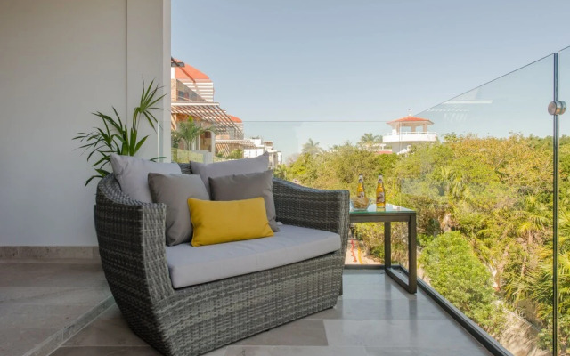 Location - 2 bdr - Rooftop Pool w Sea View - C306