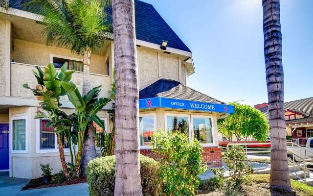 Motel 6 Riverside, CA - South