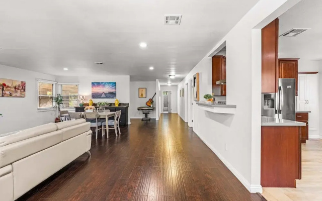 Spacious Retreat w Large Kitchen Outdoor Patio