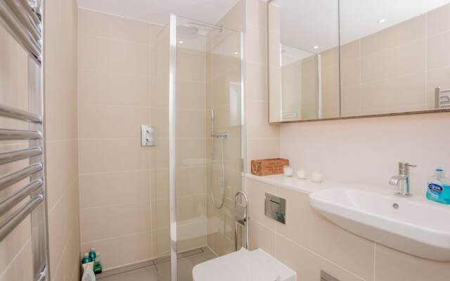 2 Bedroom Flat in Battersea on 20th Floor