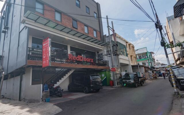 RedDoorz Plus @ Doorman Guest House