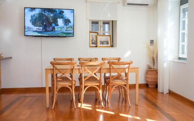 Naias Aegina, Sea-front apartment 95 sqm