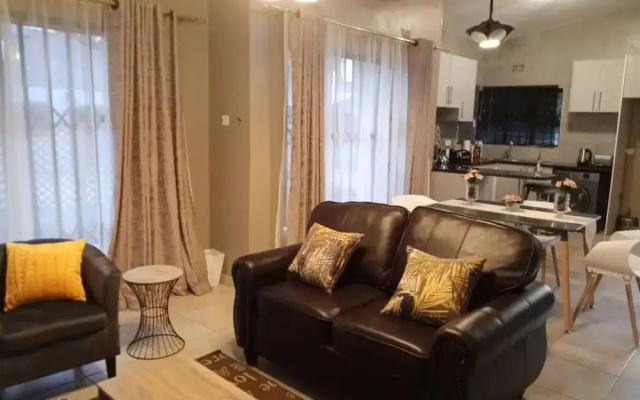 Immaculate 3 Bedroomed Guesthouse in Ilanda - 2041