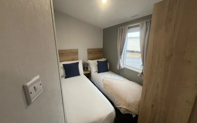 8 Guests - Swimming Pool - 1min to the Beach