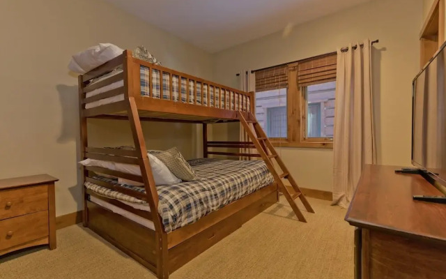 Stonegate #5 5 Bedroom Home by RedAwning