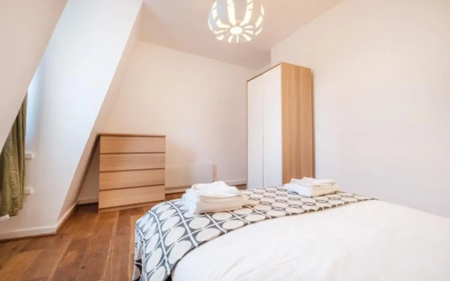 Oxford Street London by Threstle