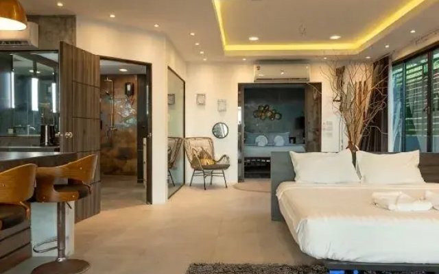 *Seaside Group Getaway • Up to 16 Guests v104
