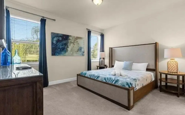 350-8-pc-open Floor Plan With Private Pool