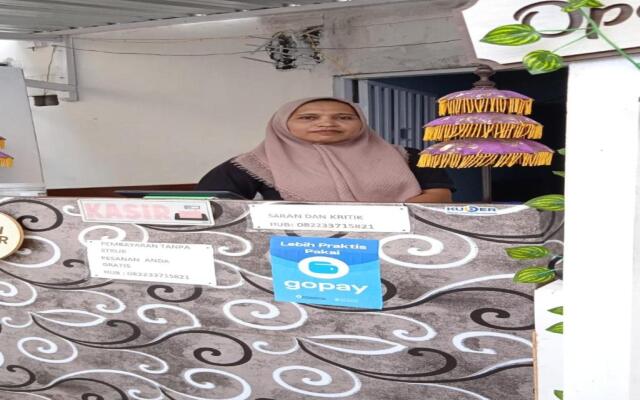 EXPRESS O 91669 Kost Amel Near Taman Mattirotasi