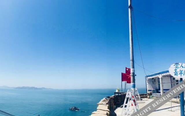 Zhoushan youth hostel for the elderly and the sea
