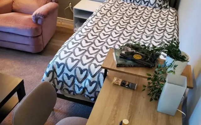 Colline-Single Room- Self Check-In