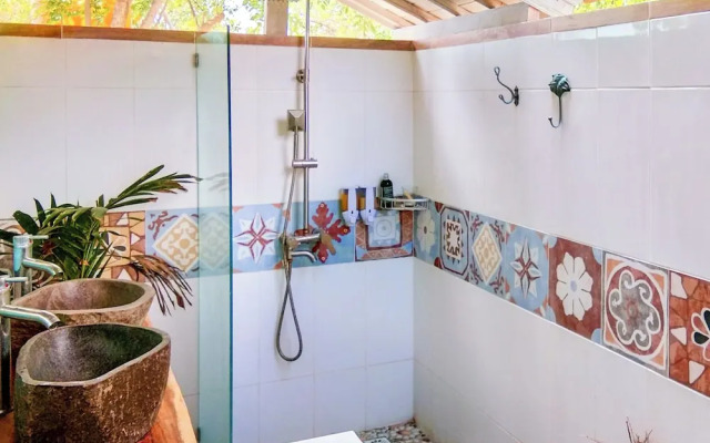 Lembo Lagoon Bungalows