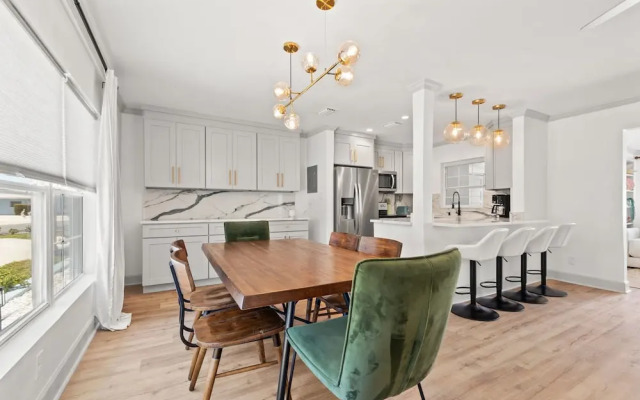 Stylish Villa Near Treasure Island Beaches