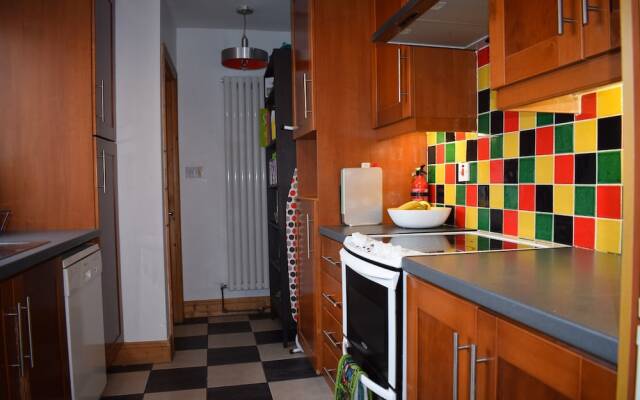2 Bedroom House on James Street Sleeps 4