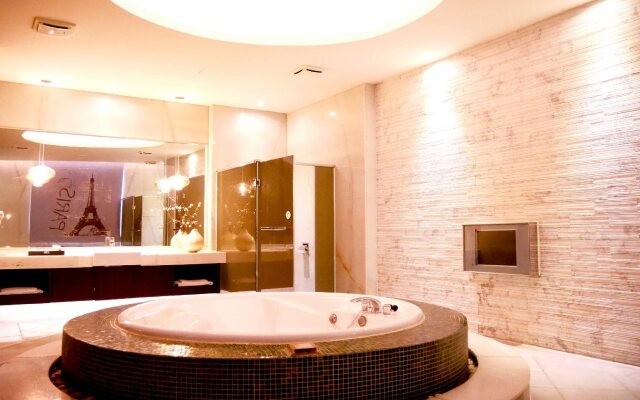 Moonshy Boutique Motel