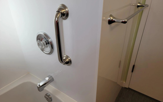 James Bay Inn Hotel & Suites