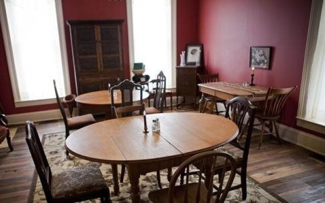 1818 Main Street Bed & Breakfast