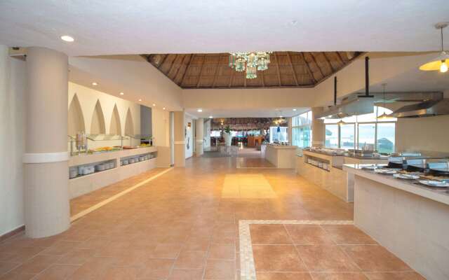 Royal Decameron Complex
