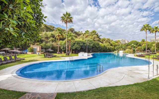 Los Amigos Beach Club Hotel