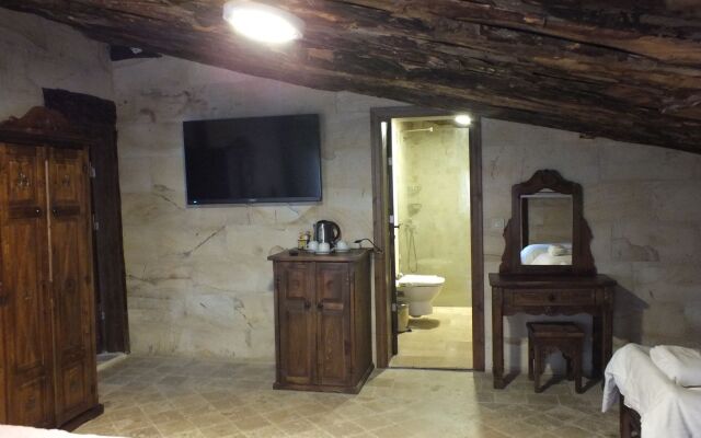 ShoeString Stone House