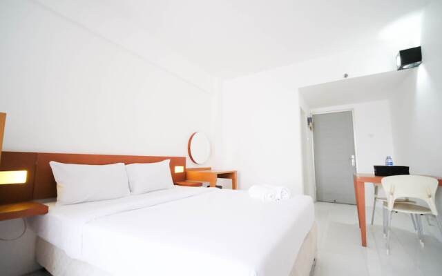 Homey Studio Apartment At Dian Regency
