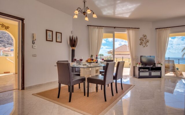 TROPICAL VILLA! Sea Front Terrace!