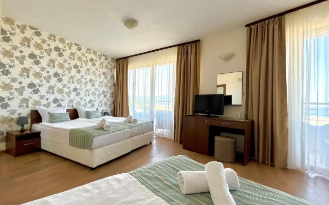 802, spacy apm with sea view.