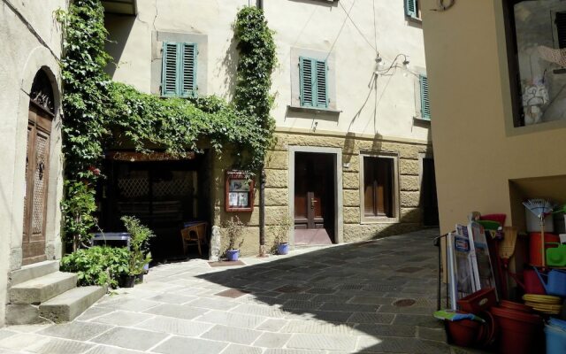 Rustically Decorated, Stylish Property