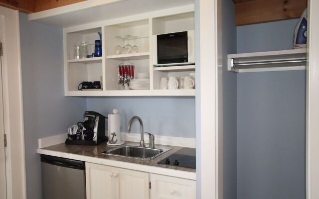 Glen Cove Inn & Suites