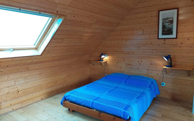 Semi-detached house with sea views, Cléder