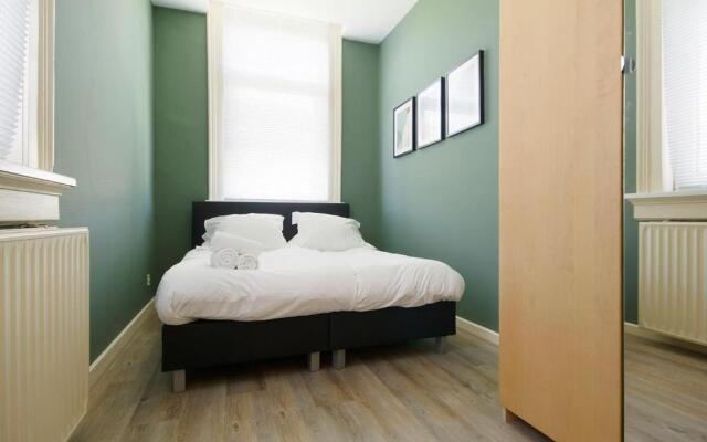 Spacious 4P Canal Apartment