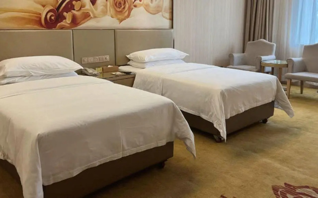 Vienna Hotel (Huidong and Run Pedestrian Street)