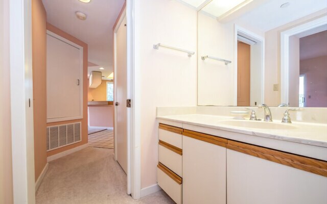 Barrington Court 417 - One Bedroom Condo